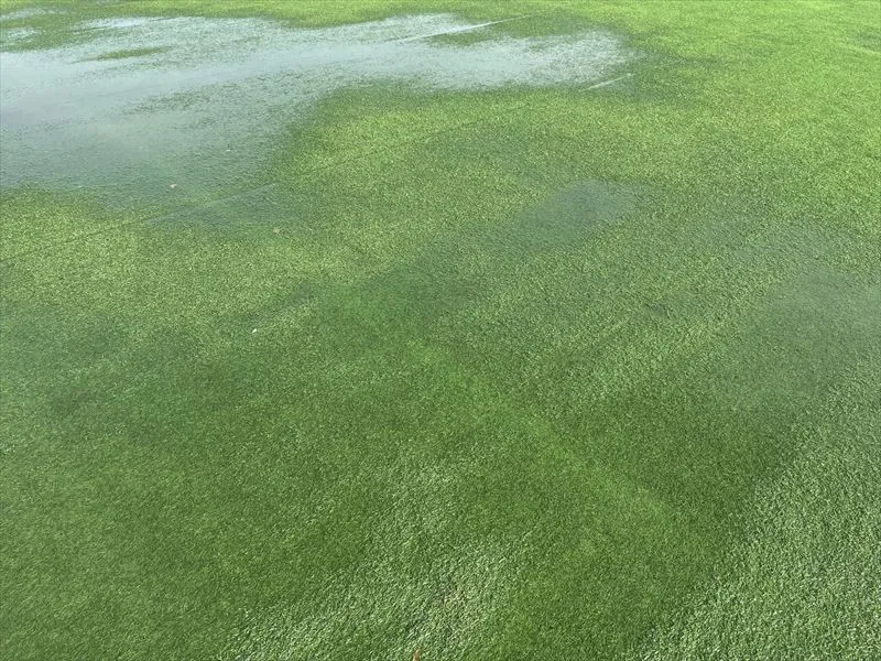 人工芝の水はけが悪い場合の対処法について